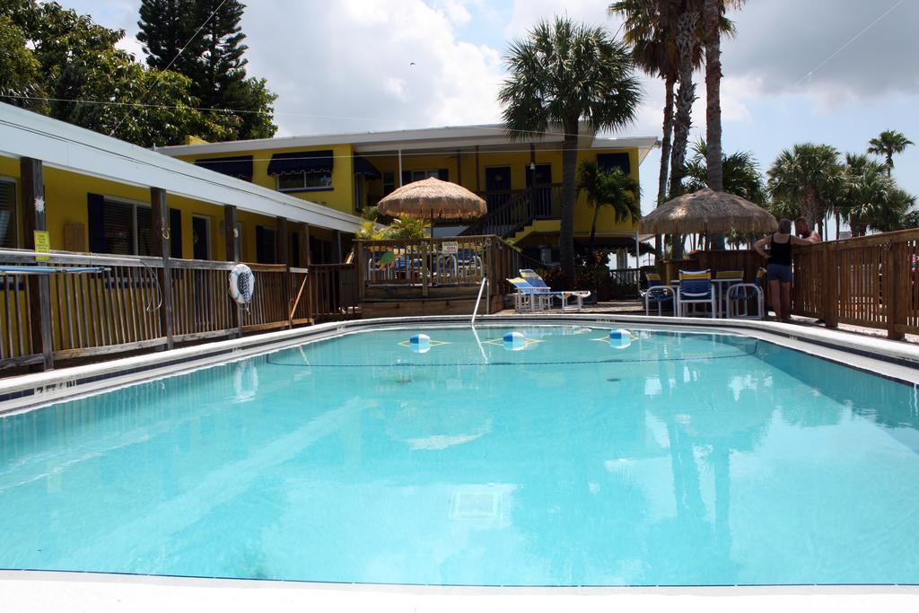 شاطئ كليرووتر Barefoot Bay Resort Motel المظهر الخارجي الصورة